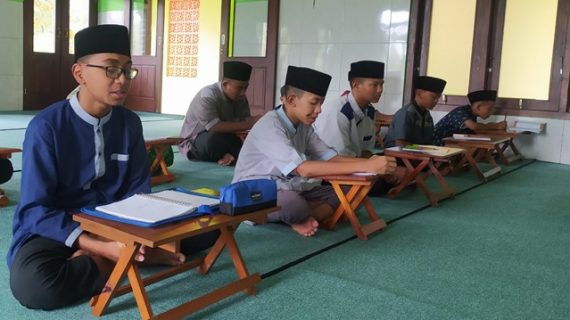 Ternyata ini 6 Alasan mengapa banyak orangtua memondokkan anaknya di Pesantren